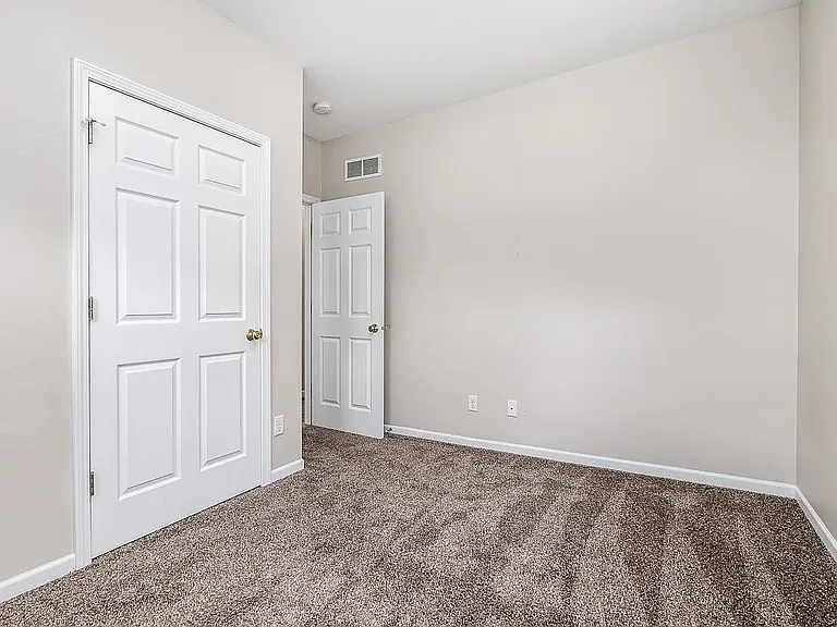 1043 Edina St — Photo 21