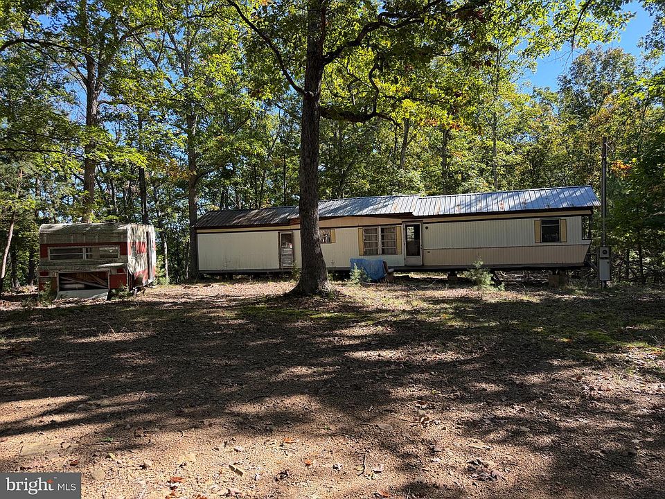 7th image of 270 Rachaels Ln