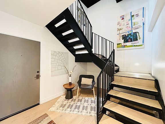5th image of 2432 Penmar Ave #Townhouse
