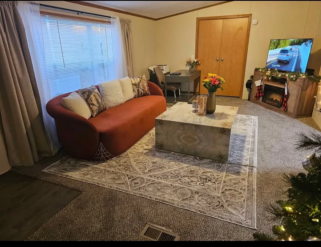 3 bed, $750 — Photo 1