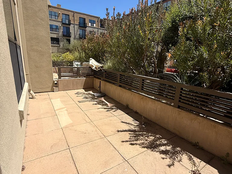 1001 Laurel St #103 — Photo 6