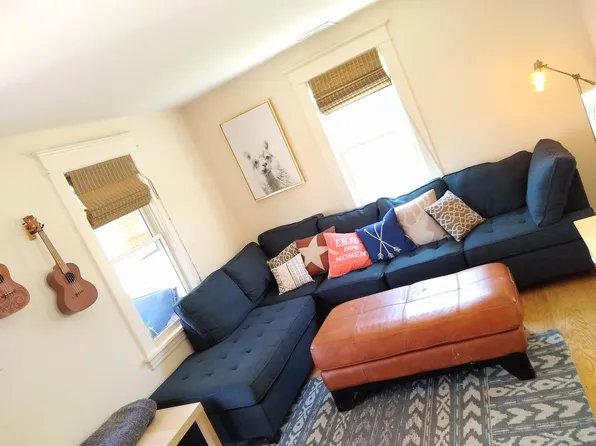 311 N Main St, Rockford, MI 49341