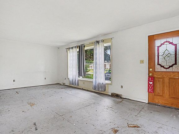 4th image of 524 Graham St