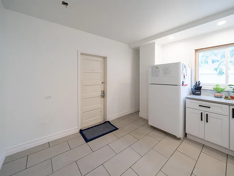 541 Coit Ave NE #1 — Photo 4