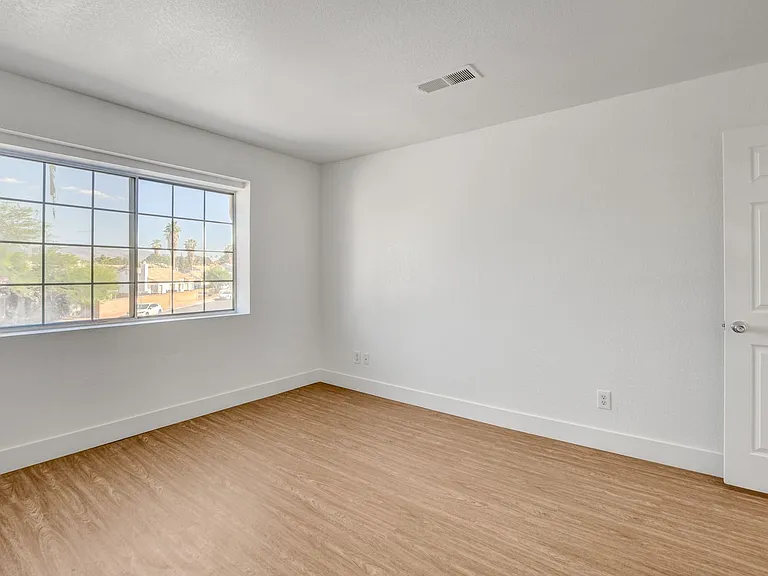 8005 Vision St — Photo 32