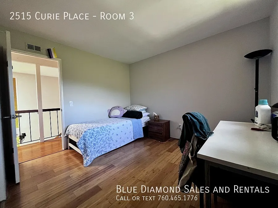 Private Furnished Room in a Beautiful 5 Bedroom Shared House with 4 tenants total - Quiet Neighbo... — Photo 3
