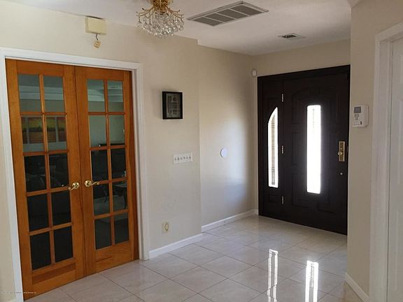 3rd image of 466 Holdridge Ave