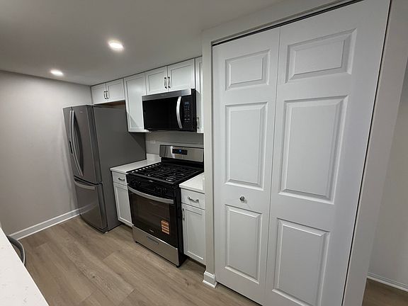 5th image of 29W526 Winchester Cir N Unit 2N