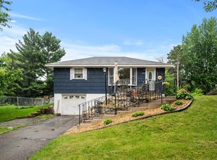 642 Granite Ave N, Oakdale, MN 55128