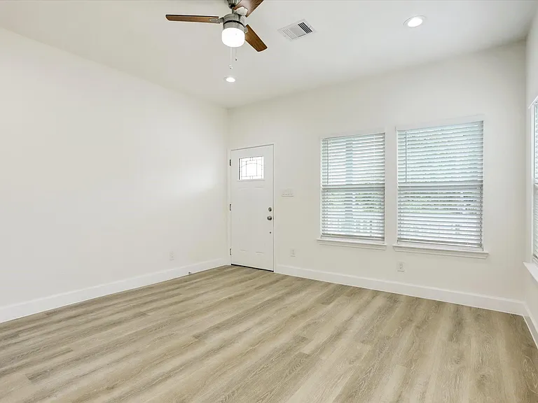 3515 Delhi St — Photo 6