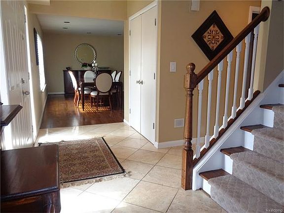 5th image of 32626 Olde Franklin Dr