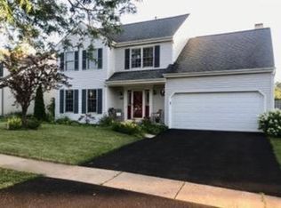 766 Westfield Crse, Geneva, IL 60134