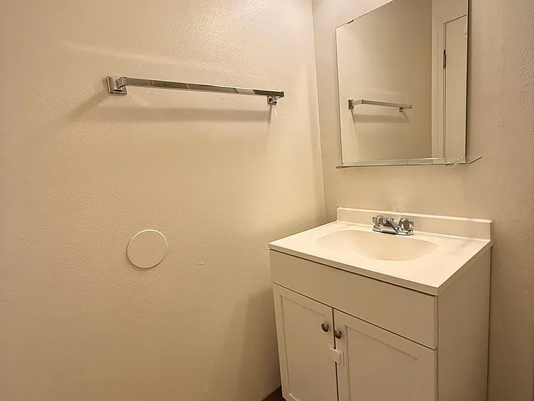 Sunnyside Village Apartments — Photo 34