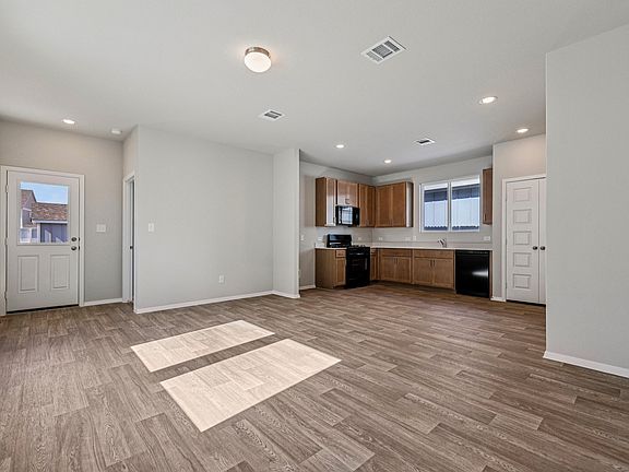 5th image of 215 Cider Creek Dr