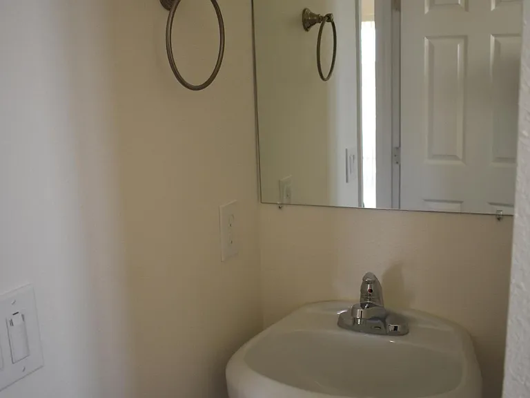 1134 Mentone Ave — Photo 11