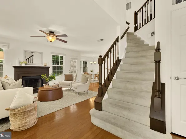 10201 Faire Commons Ct, Burke, VA 22015