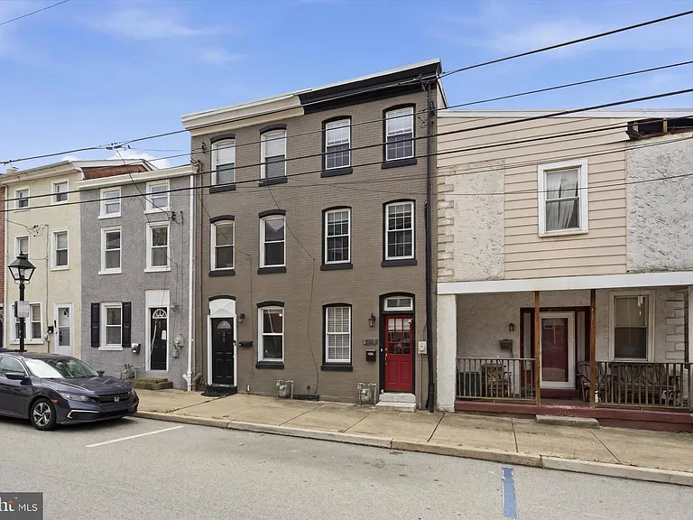 357 E Hector St — Photo 1