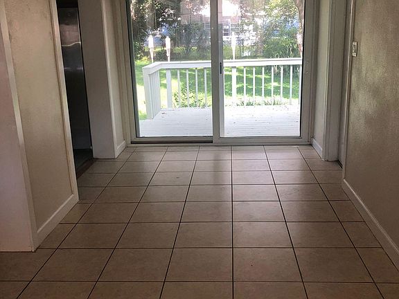 5th image of 215 S Arcturas Ave