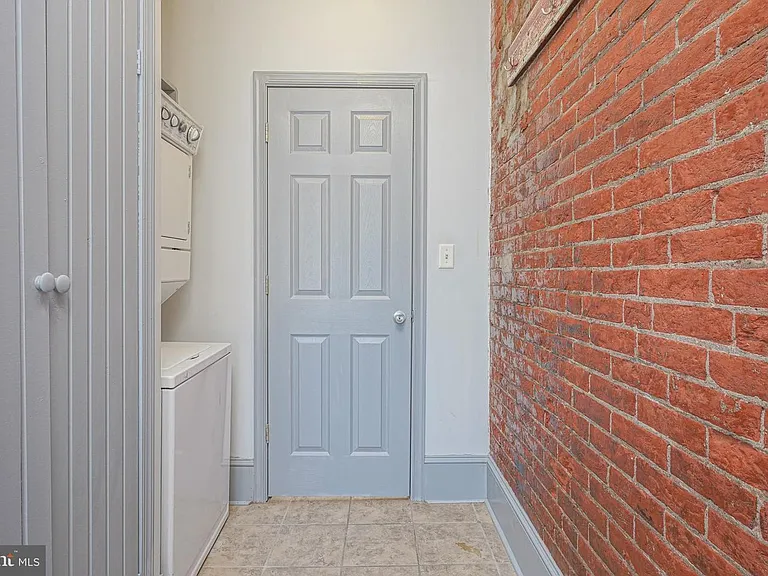 1525 Tasker St #1R — Photo 5