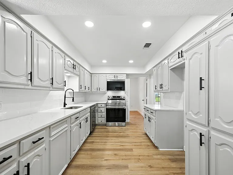 3309 Larkin Ln — Photo 7