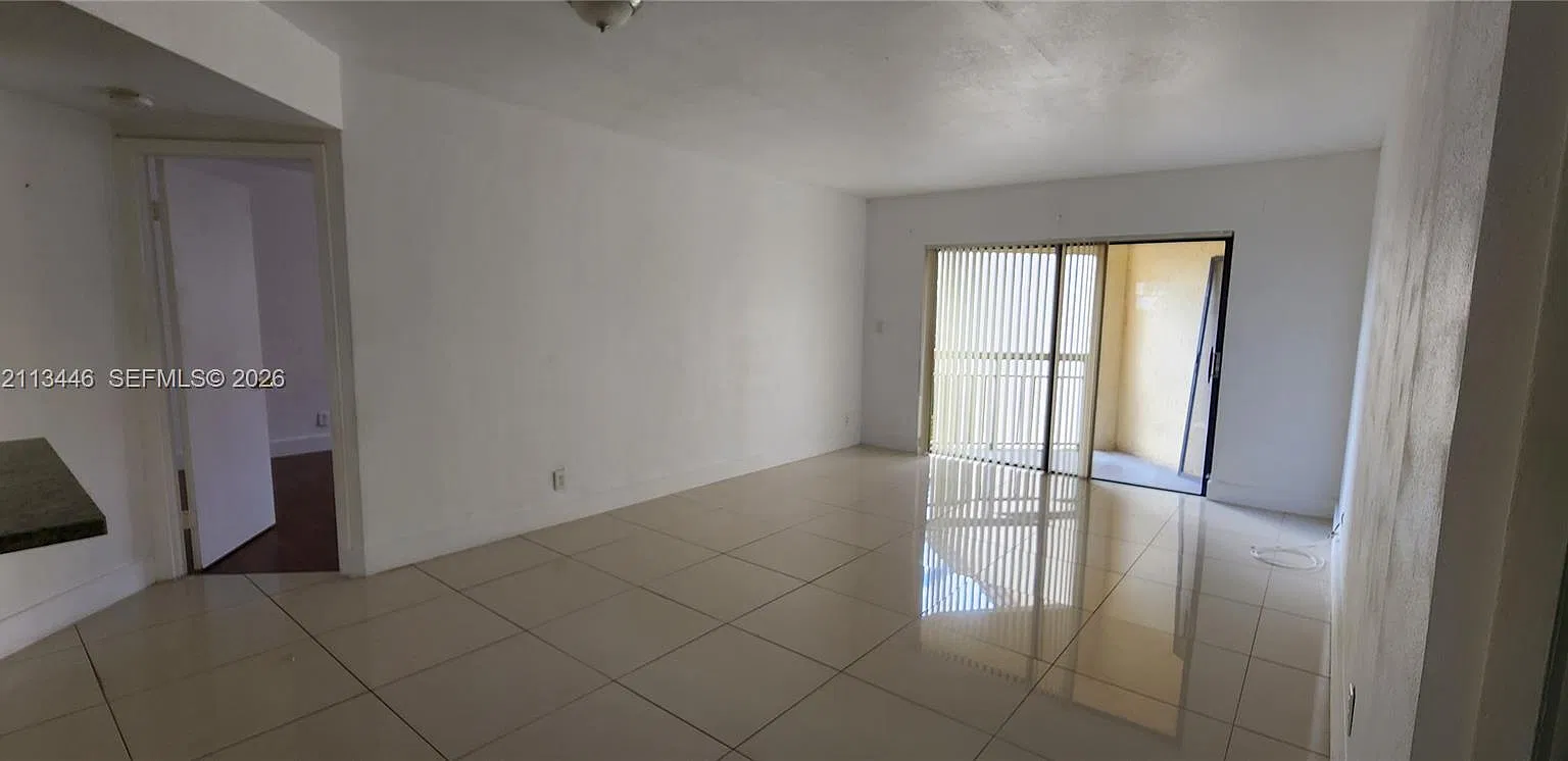 Las Vistas At Doral Condo — Photo 1