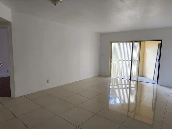 8290 Lake Dr, Doral, FL
