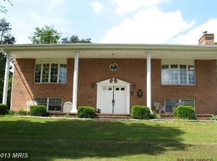 408 Lamplight Rd, Inwood, WV 25428