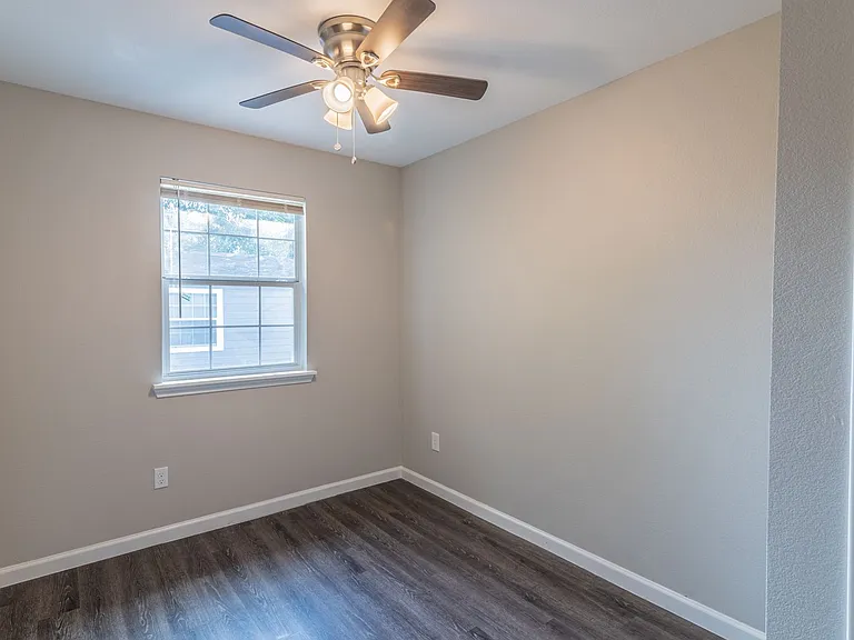 3102 Wentworth St #3 — Photo 11