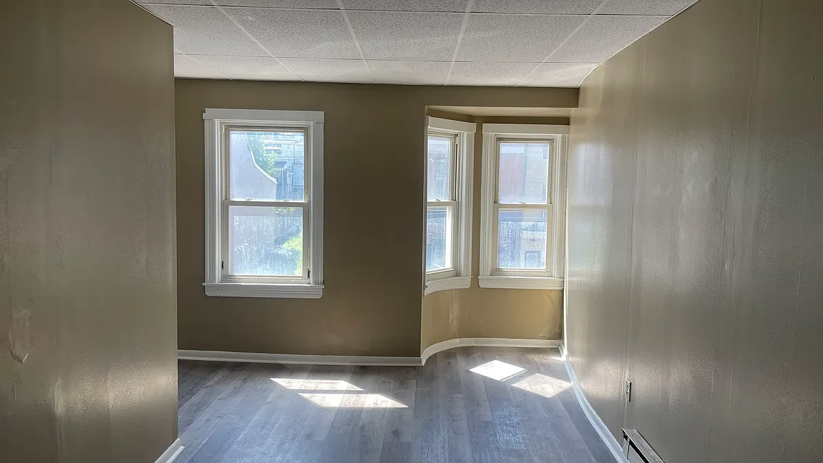 Building Photo - 929 N Centre St #2