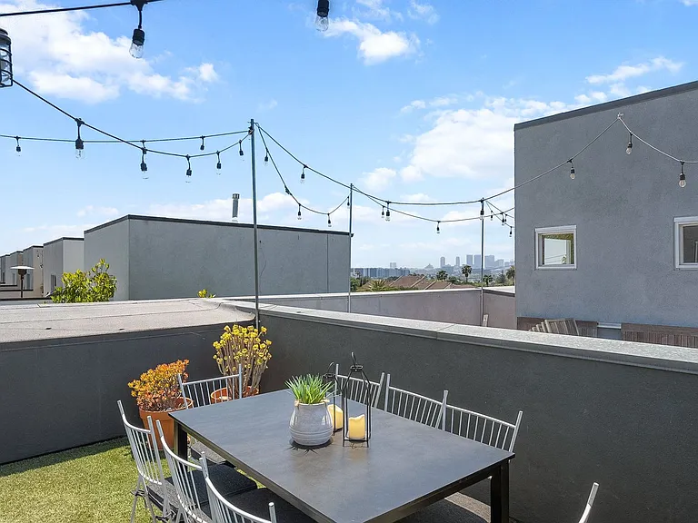 1037 N Laurel Ave #19C — Photo 77