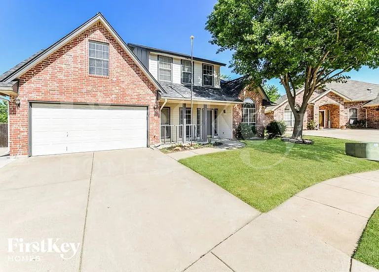 6733 Lucas Ln — Photo 1