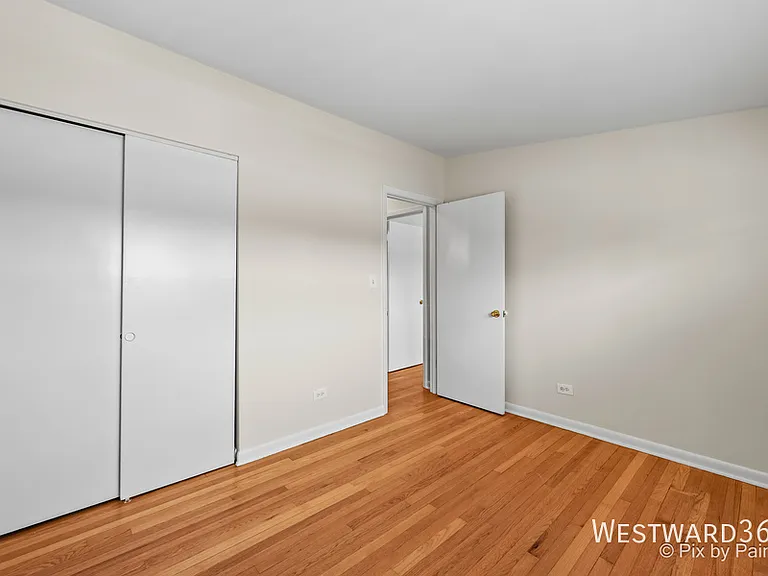 325 E Lake St — Photo 14