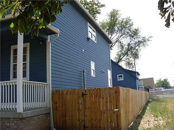 4th image of 2130 N Park Ave