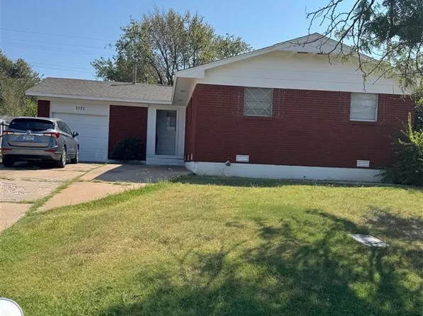 1721 NW 49th St, Lawton, OK 73505