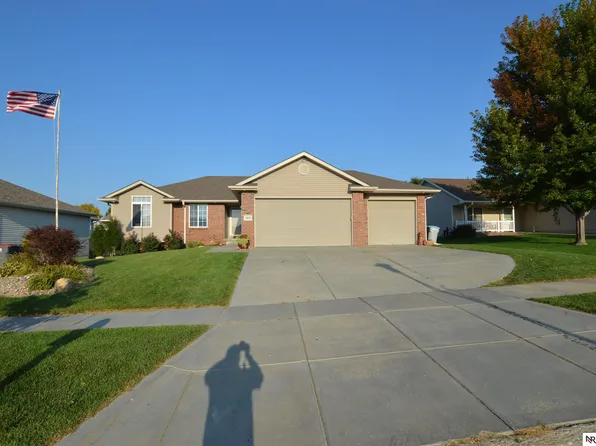 5830 N 19th St, Lincoln, NE 68521