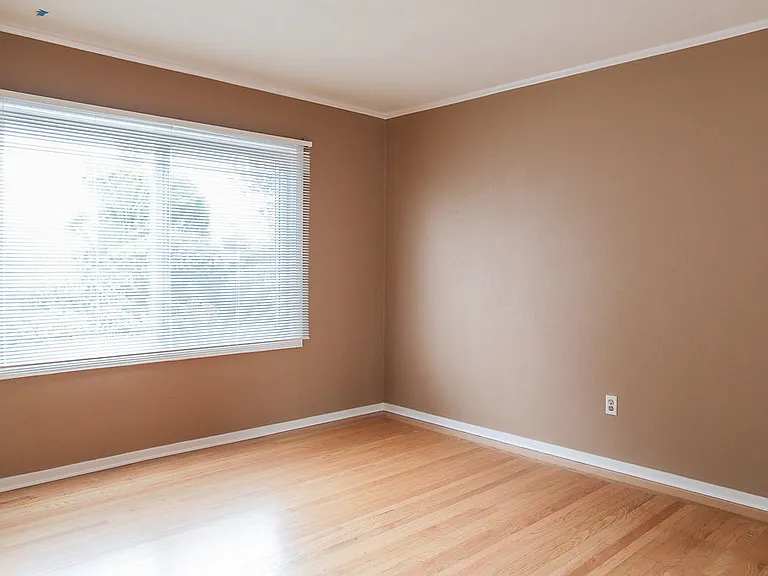 44 Ashton Ave — Photo 5