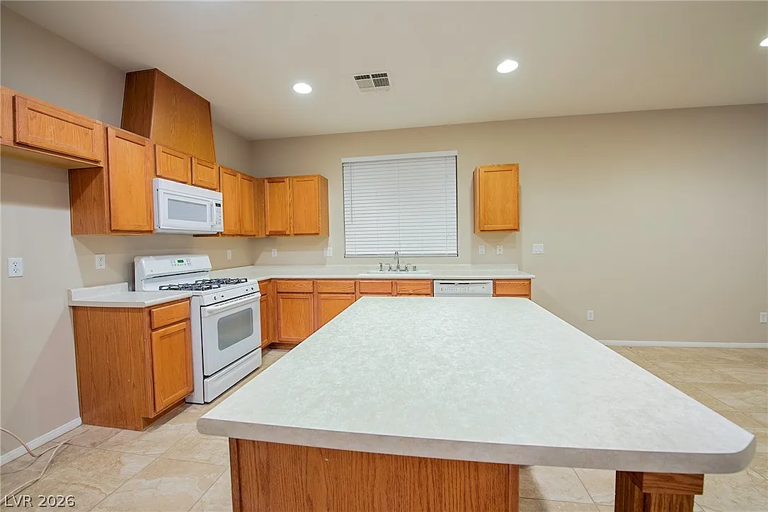 3 bed, 2.0 bath, 1403 sqft, $1,995 — Photo 4