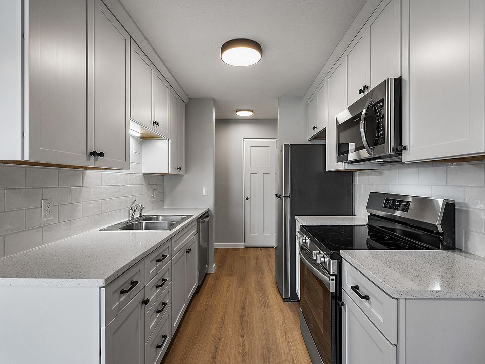 Newly remodeled kitchen with new stainless steel appliances.