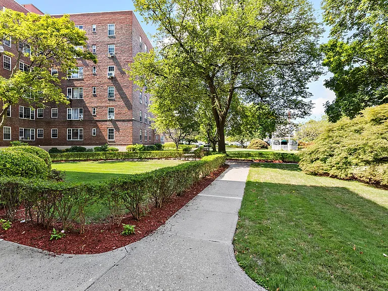 220 Pelham Rd #3F — Photo 23