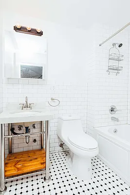 Rented by Nooklyn NYC LLC | media 4