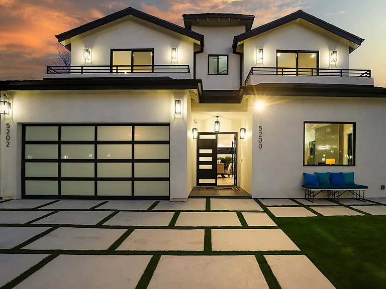 5202 Avenida Oriente — Photo 1