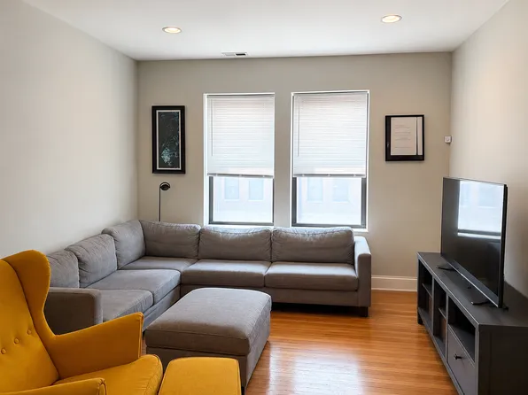 1373 W Chicago Ave APT 2C, Chicago, IL 60642