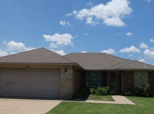 825 Huddleston Dr, Cache, OK 73527
