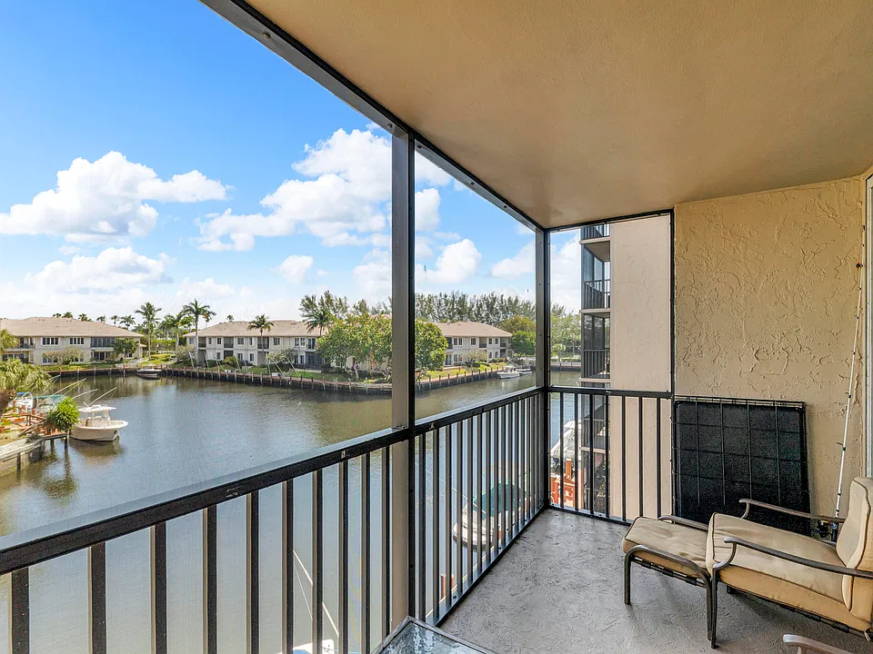 6 Royal Palm Way #307