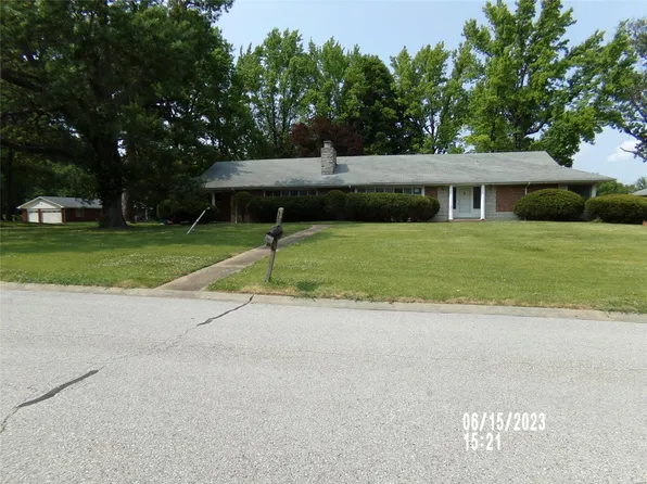 5 Biritz Dr, Saint Louis, MO 63137