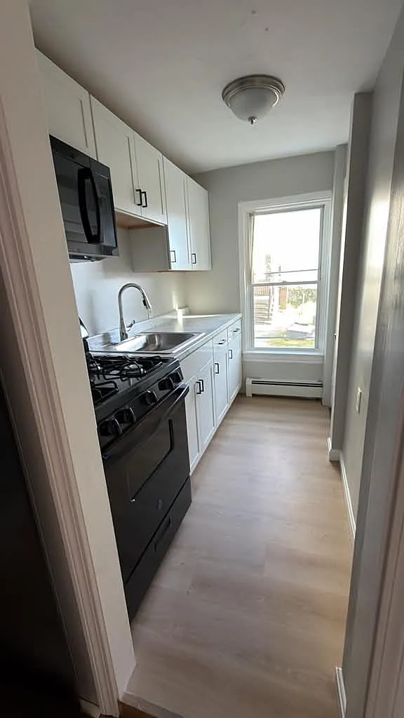 3 bed, $2,000 — Photo 1
