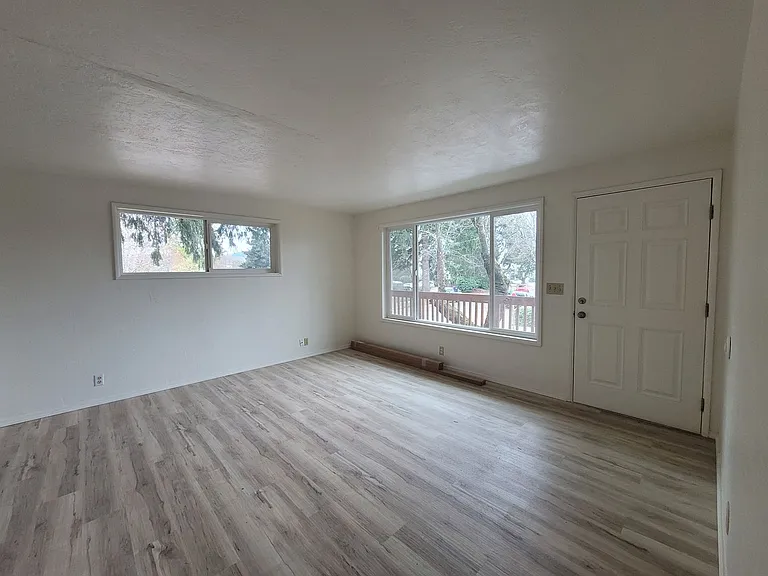 1187 W 8th Ave — Photo 18