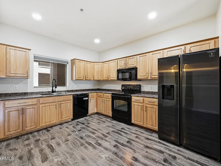 920 E Devonshire Ave #2027 — Photo 6