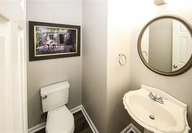 121 Stoneforest Dr — Photo 4