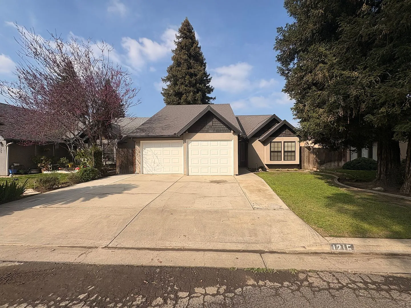 Beautiful 3 bedroom Home for rent in Visalia, Ca — Photo 2